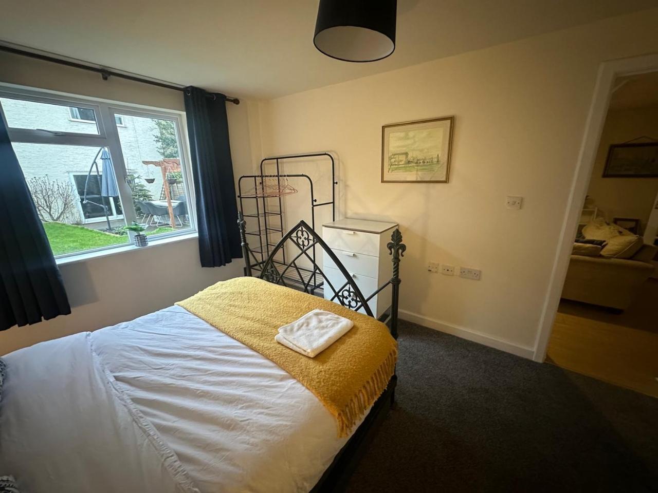 1 Bed Annex With Extra Sofa Bed Ideal For Families And Business Guests *